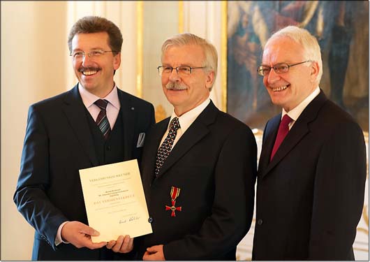 (Von links): Innenstaatssekret�r Georg Schmid, Professor Gostomzyk, Regierungspr�sident Ludwig Schmid. &copy; Manfred Dilling