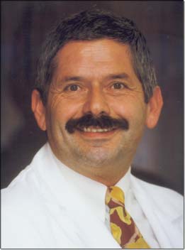 Dr. Michael Heinrich, Chefarzt am Josefinum in Augsburg, sprach im Haus Sankt Ulrich �ber seine Arbeit mit Fr�hgeborenen. &copy; KJF/Riske